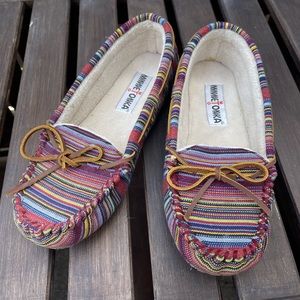 MINNETONKA Size 8 LIKE NEW Slipper Shoes Women’s Striped
